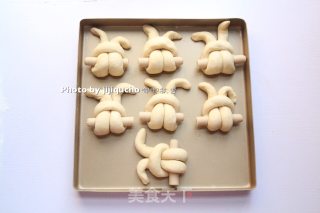 【zhejiang】rabbit Hot Dog Bread#东岭厨机c08# recipe