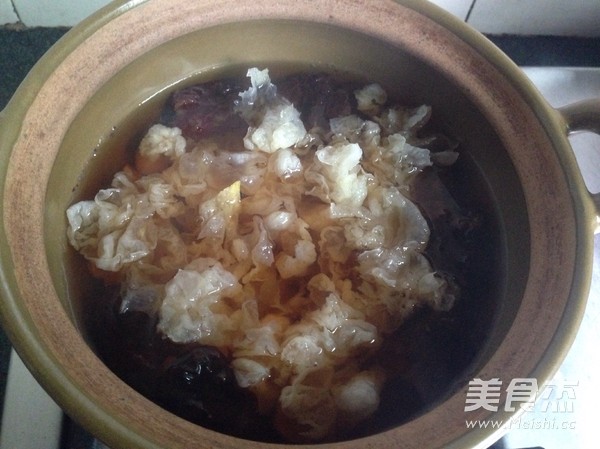 Lotus Seed, Lily, Red Date and White Fungus Soup recipe