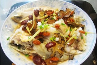 Chuanqiong Baizhi Steamed Fish Head recipe