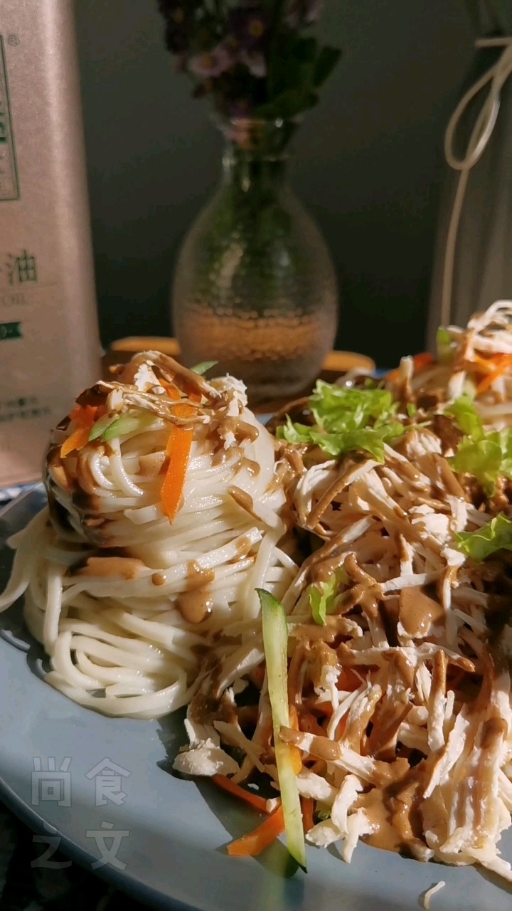 Noodles with Sesame Sauce and Shredded Chicken