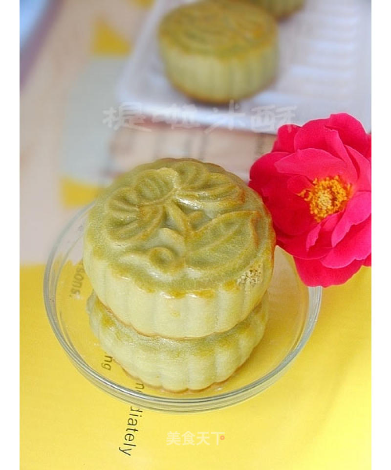 It Has A Light Matcha Fragrance-cantonese Matcha White Bean Paste Mooncakes recipe