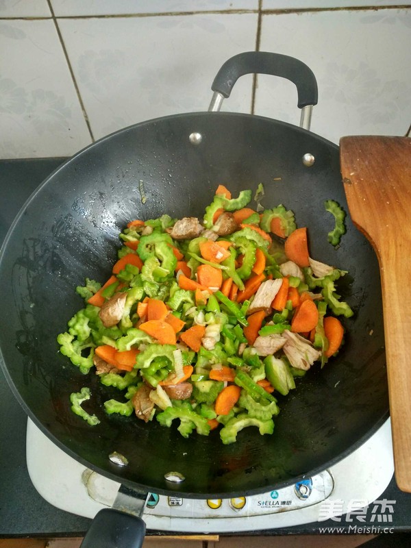 Bitter Gourd Carrot Shredded Pork recipe