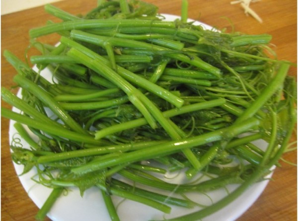 Luncheon Meat Mixed with Asparagus recipe