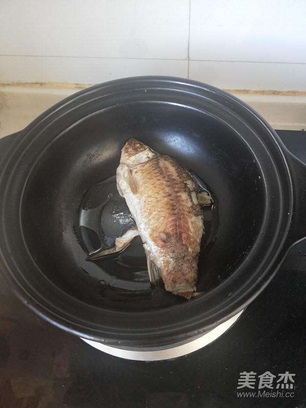 Sauerkraut Crucian Fish Soup recipe