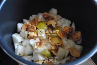 Rock Sugar Luo Han Guo Pear Drink recipe