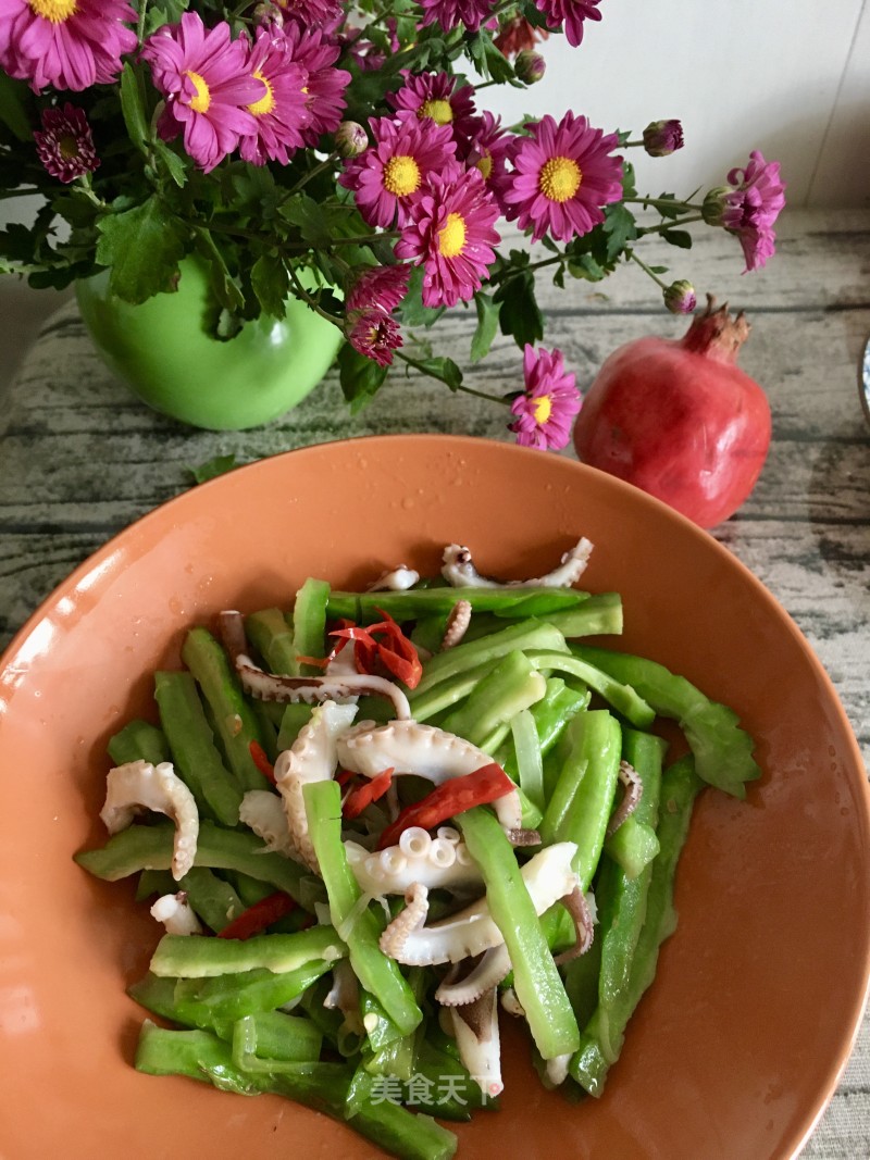 Stir-fried Octopus Leg with Bitter Gourd recipe