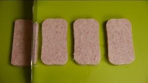 Spam Sushi Masubi Luncheon Meat and Sweet Egg Sushi by あっ, 之想グルメだ! recipe