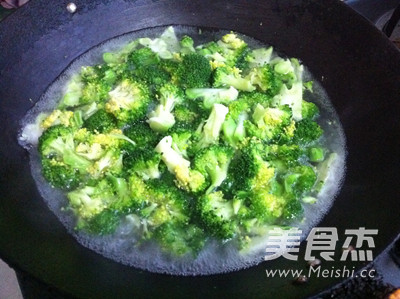 Fried Fungus with Broccoli recipe