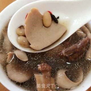 Pig Kidney and Eucommia Soup recipe