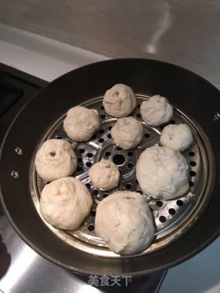 Salted Cabbage Buns with Fresh Meat recipe