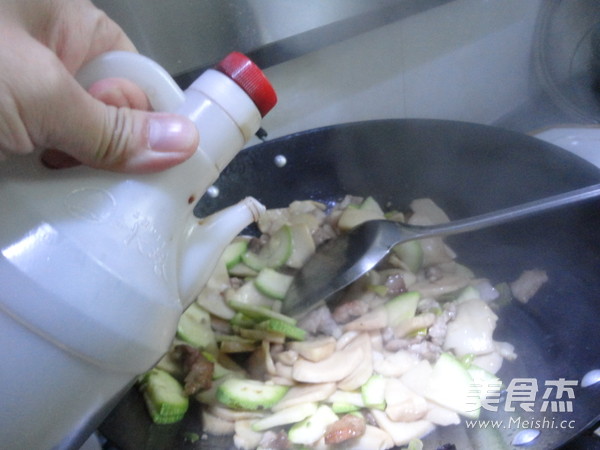 Fried Pork with Pleurotus Eryngii recipe