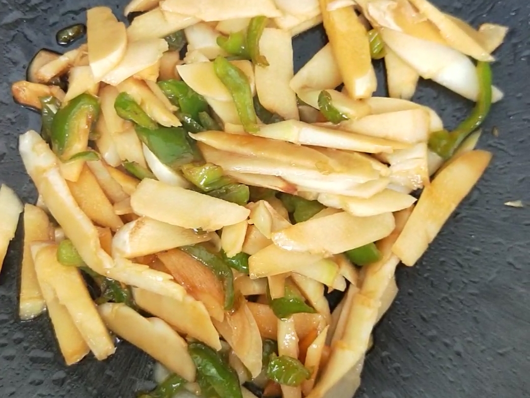 Stir-fried Bamboo Shoots with Green Pepper recipe