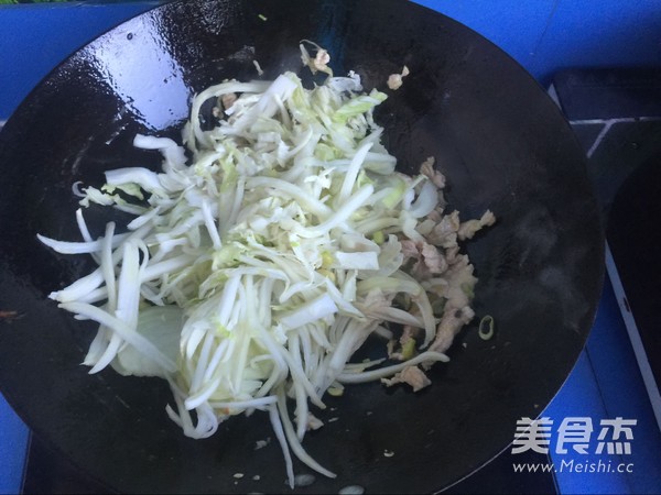 Fried Noodles with Onion, Cabbage and Shredded Pork recipe