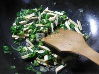 Stir-fried Dried Tofu with Lettuce Leaves recipe