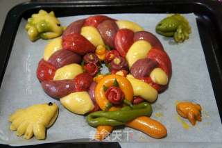 Colorful Christmas Wreath Bread recipe