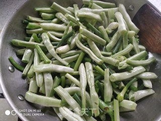 Steamed Noodles with Beans and Garlic Moss recipe