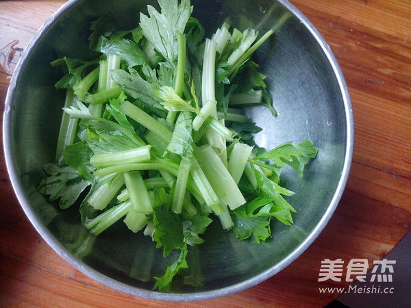 Celery Stir-fried Bean Sprouts recipe