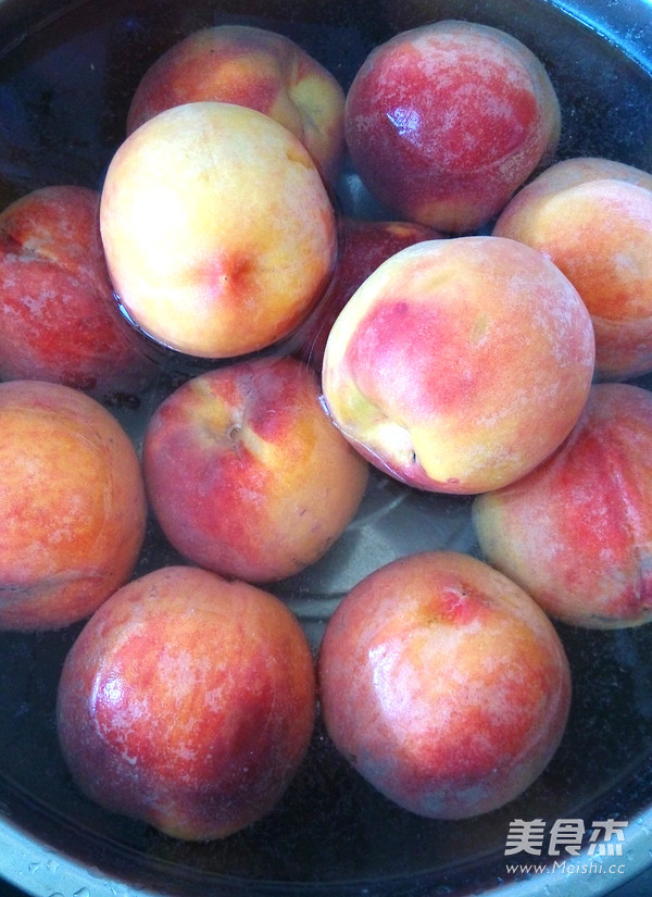 Homemade Canned Yellow Peaches in Syrup recipe