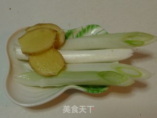The More You Drink, The More Beautiful Winter Soup Pot----soybean Corn Hoof Soup recipe
