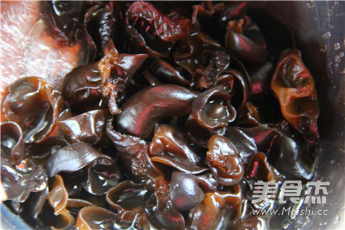 Appetizing Fungus with Cold Salad recipe