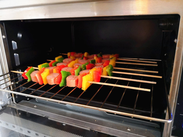 Colorful-pepper Sausage Skewers recipe