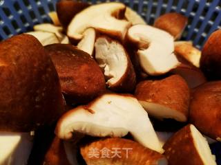 Three Fresh Soup with Tomato and Mushroom Meatballs recipe
