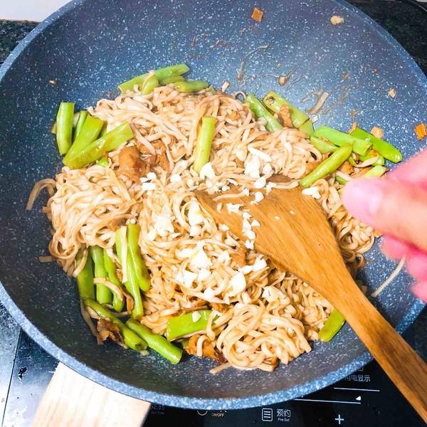 Braised Noodles with Beans recipe