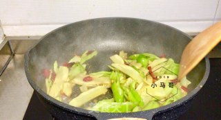 Stir-fried Bamboo Shoots with Green Pepper recipe