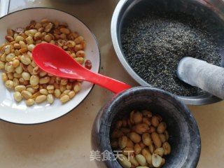 Black Whole Wheat Sesame Peanut Candy Bun recipe