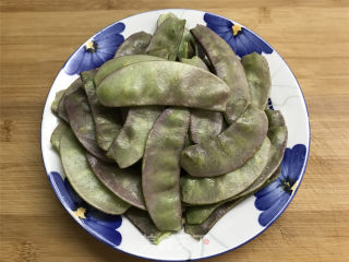 Stir-fried Lamb Eyed Peas recipe