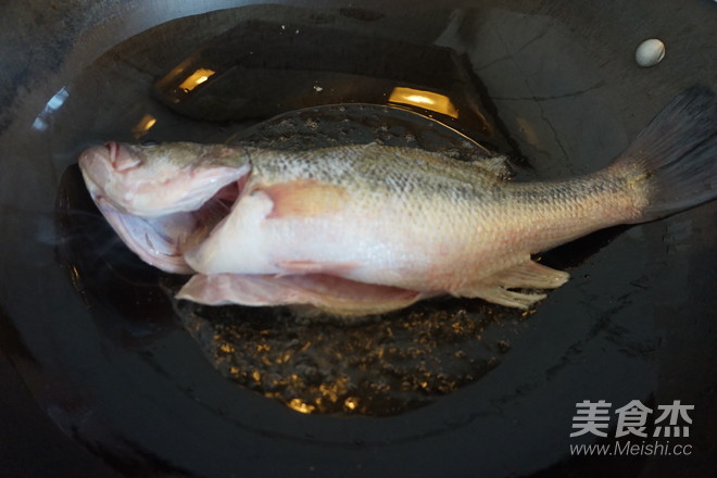 Qingming Spring Bamboo Shoots Roasted Sea Bass recipe