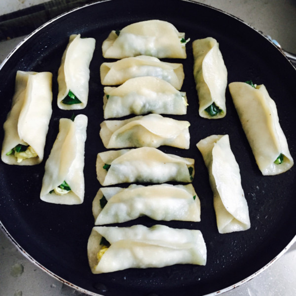 Knock Delicious Chives and Eggs Pot Stickers recipe