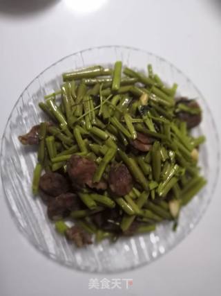 Stir-fried Convolvulus with Sausage recipe