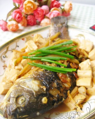 Braised Crucian Carp with Bean Curd recipe