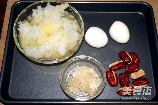 White Fungus, Red Dates and Egg Sweet Soup recipe