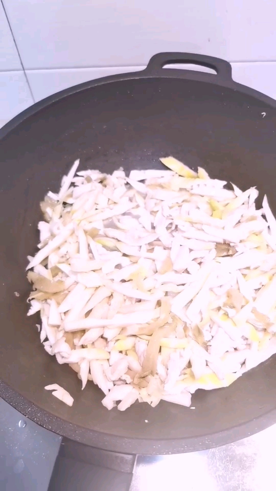 Stir-fried Shredded Chicken with Spring Bamboo Shoots recipe