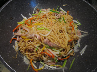 Stir-fried Spaghetti with Shredded Pork recipe