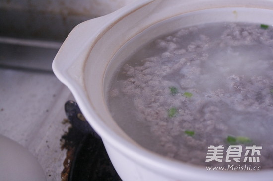 Casserole with Preserved Egg and Lean Meat Porridge recipe