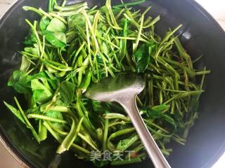 Vegetarian Stir-fried Water Spinach recipe