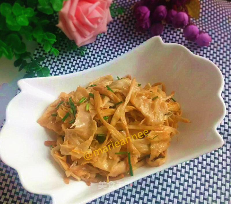 Stir-fried Daylily with Tofu Skin recipe