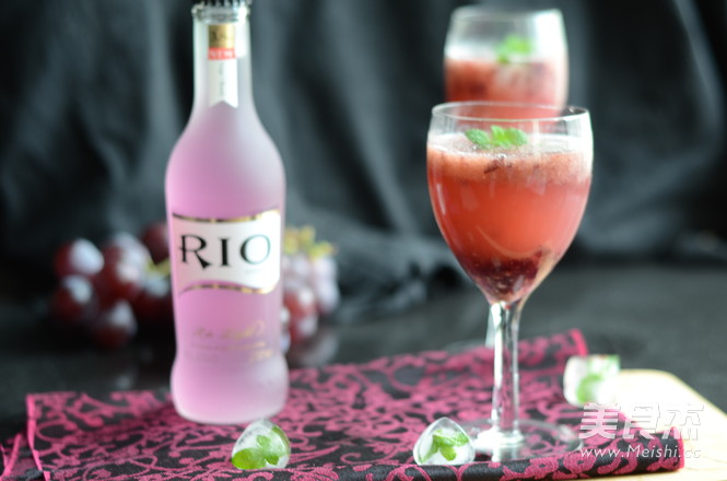 Grape Mint Rio Cocktail recipe