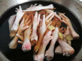 Good Travel Partner-braised Chicken Feet recipe