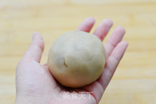 Private Recipes are Open-cantonese-style Lotus Paste Egg Yolk Mooncakes recipe