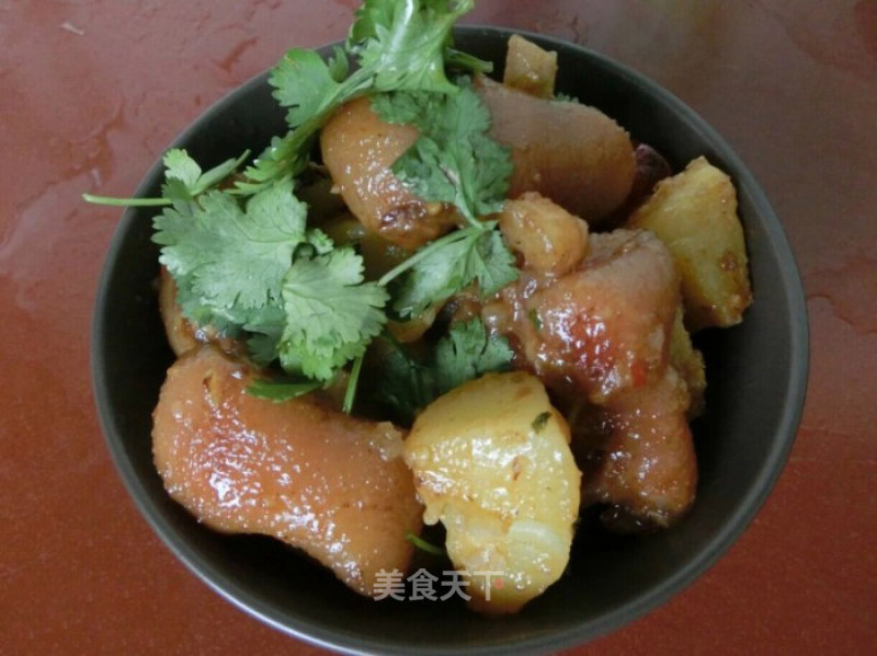Homemade Potato Roast Pork Feet recipe