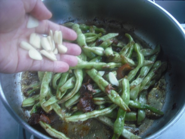 Stir-fried Kidney Beans with Pork Belly recipe