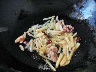 Stir-fried Chicken with Basil Roadside Jingjing recipe