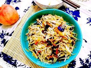 Summer Fast Food-fried Shredded Pork with Fungus and Bean Sprouts recipe