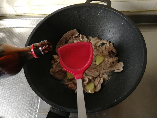 Stir-fried Pork Tongue with Green Peppers recipe