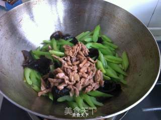 Fried Celery with Black Pork recipe