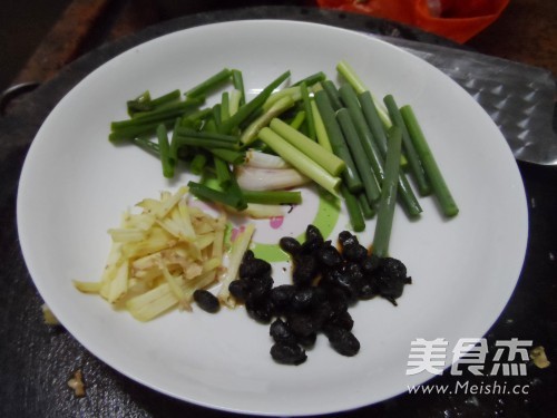 Stir-fried Flower Beetle with Tempeh recipe